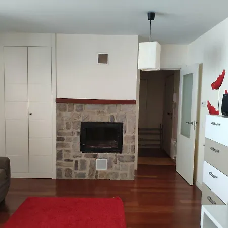 Margas Golf + Pirineo Aragones 公寓 *